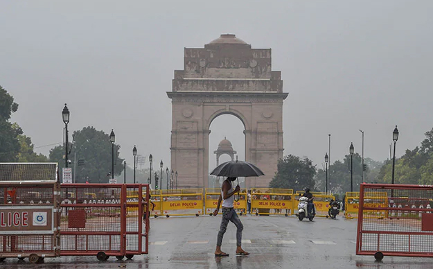 Monsoon likely in Delhi by 30 June (File Photo)