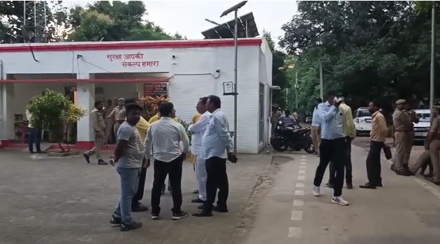 पुलिस ने छापेमारी कर चार को उठाया