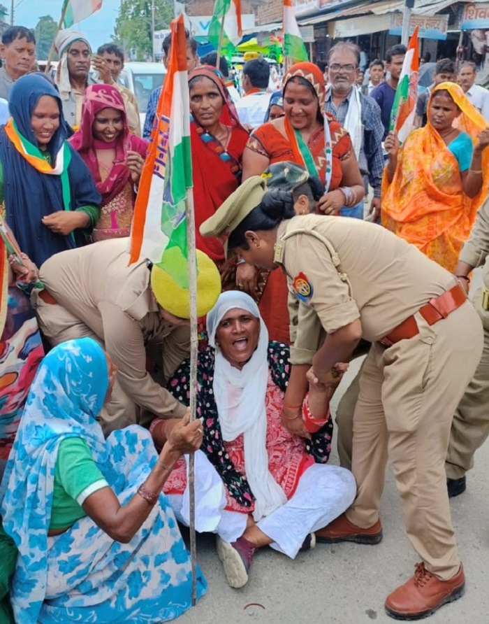 Congress workers protesting in Amethi