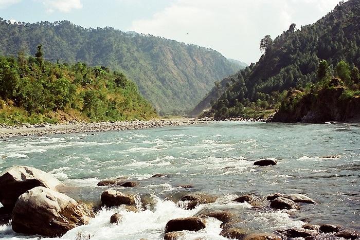 रावी नदी किनारे के लोगों को सुरक्षित स्थानों पर जाने का आदेश