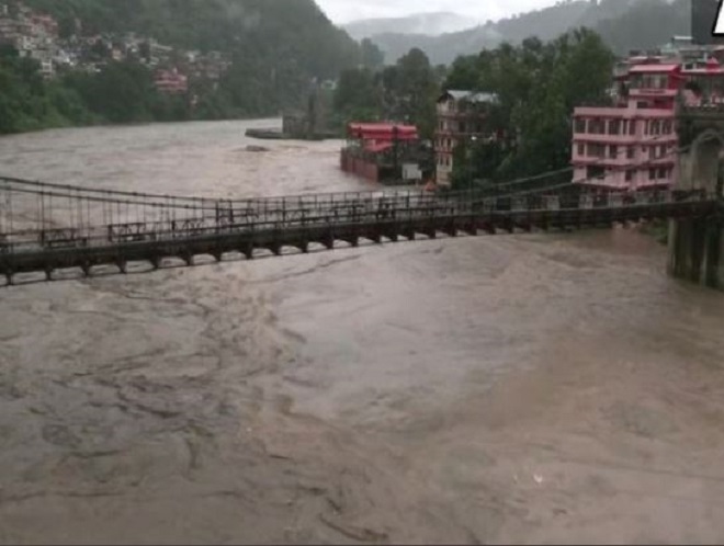 14 feared dead in flash flood