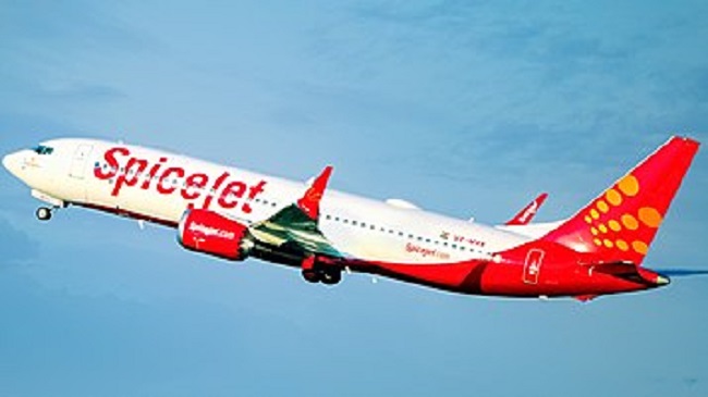 SpiceJet की एक फ्लाइट में बीच आसमान में अचानक तकनीकि खराबी आ गई