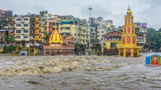 मूसलाधार बारिश के कारण गोदावरी में बाढ़