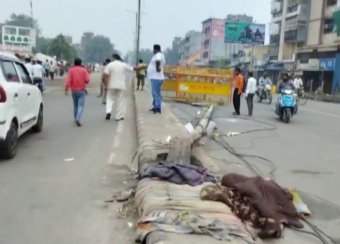 Speeding truck runs mows on divider