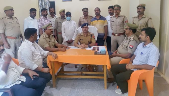 पुलिस की गिरफ्त में हत्यारोपी