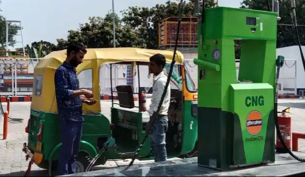 Minister Jitu Vaghani announces 10 pc VAT cut on CNG, PNG (File Photo)