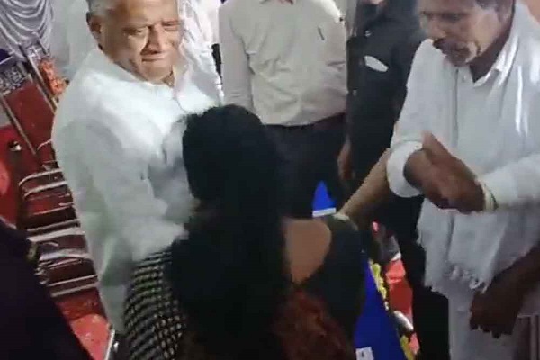 Karnataka minister assaulting woman