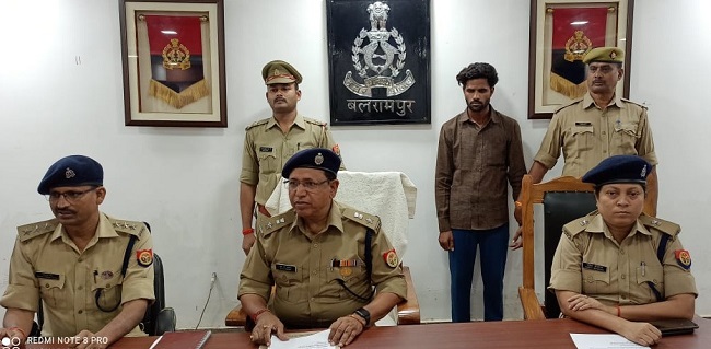 पुलिस गिरफ्त में आरोपी