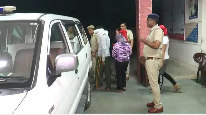 युवक-युवतियों को पुलिस ले गई थाने (फाइल फोटो)