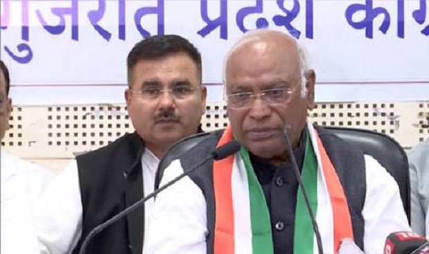 Congress President Mallikarjun Kharge (right)