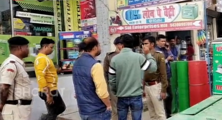 लूट की वारदात से लोगों में दहशत, जांच में जुटी पुलिस