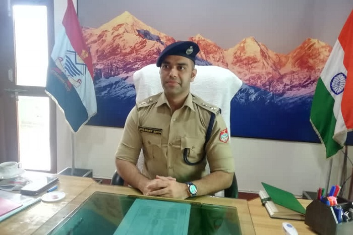 पिथौरागढ़ के पुलिस अधीक्षक लोकेश्वर सिंह