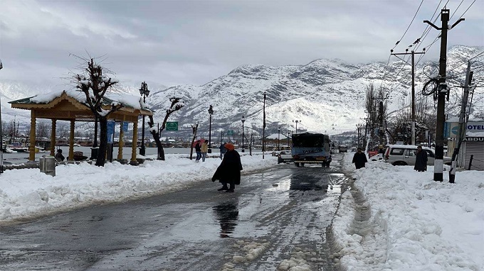 Sub-zero temp across Kashmir valley