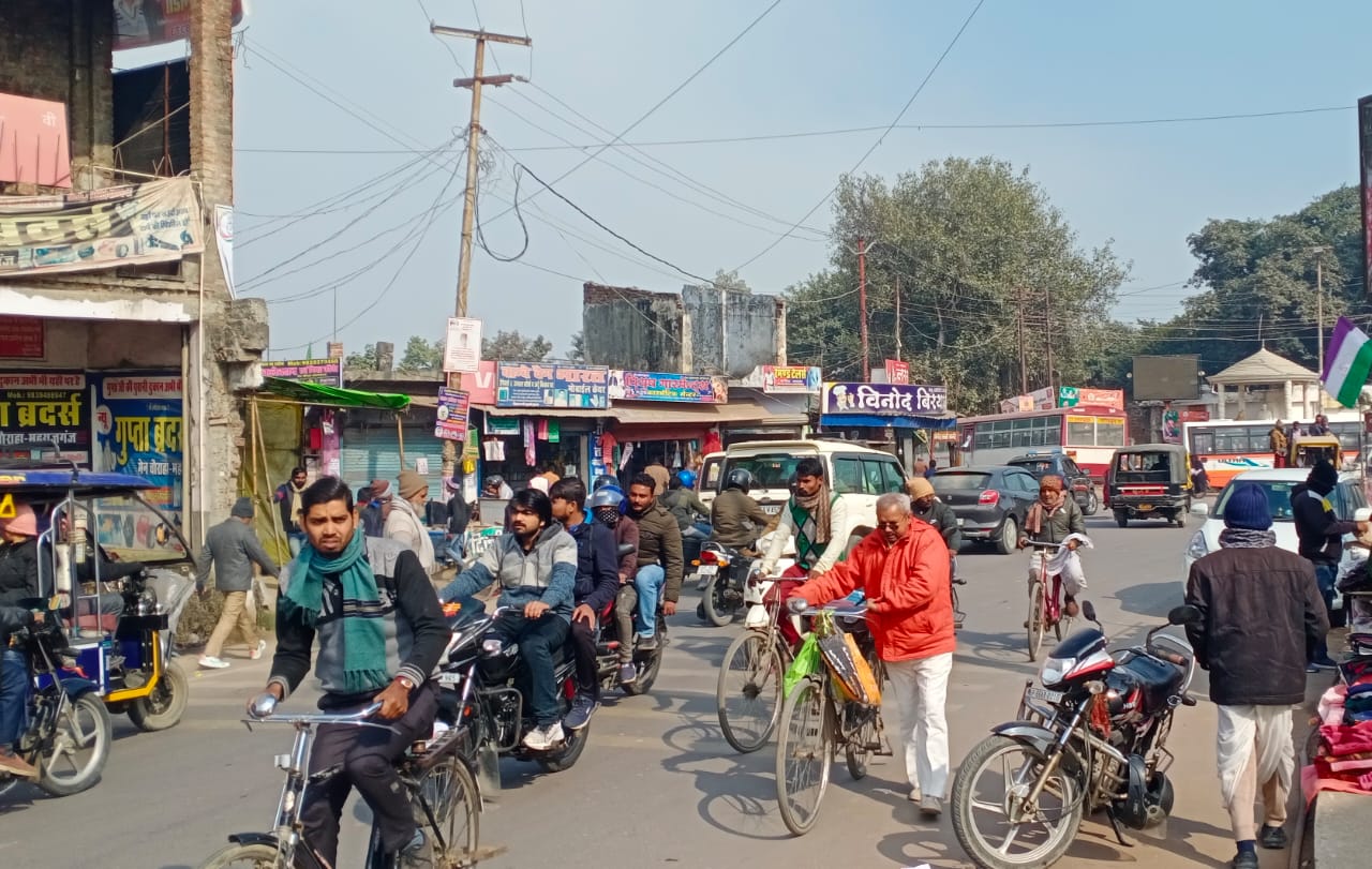 महराजगंज में खिली धूप तो सड़कों पर बढ़ी चहल-पहल