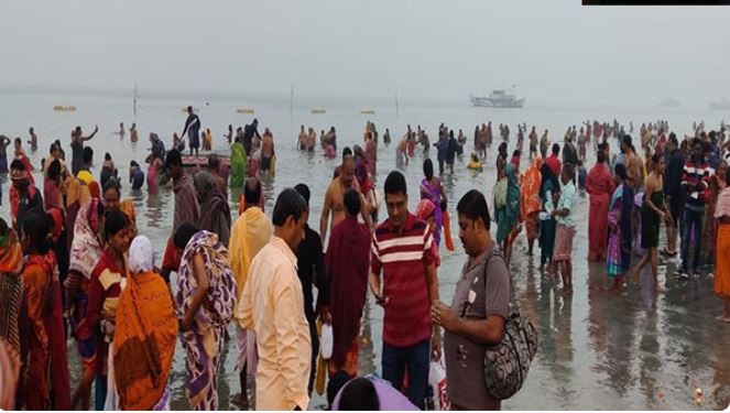 Devotees at the Gangasagar Mela