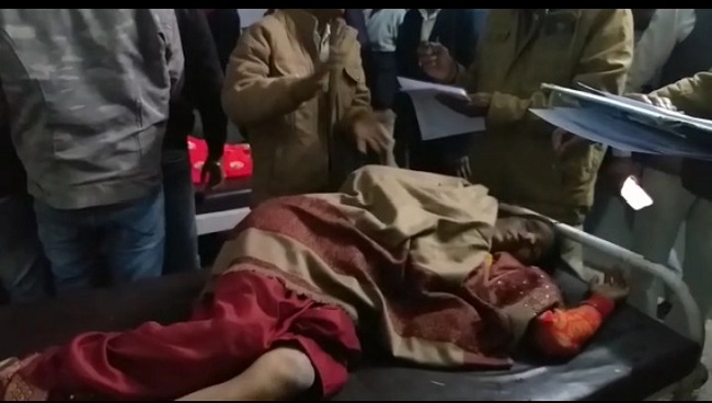 ट्रली पलटने से उसमें सवार एक महिला की मौत