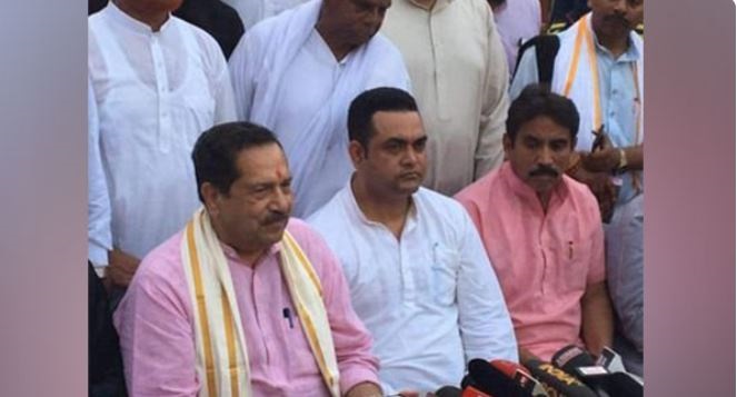 Muslim Rashtriya Manch patron Indresh Kumar addressing press briefing