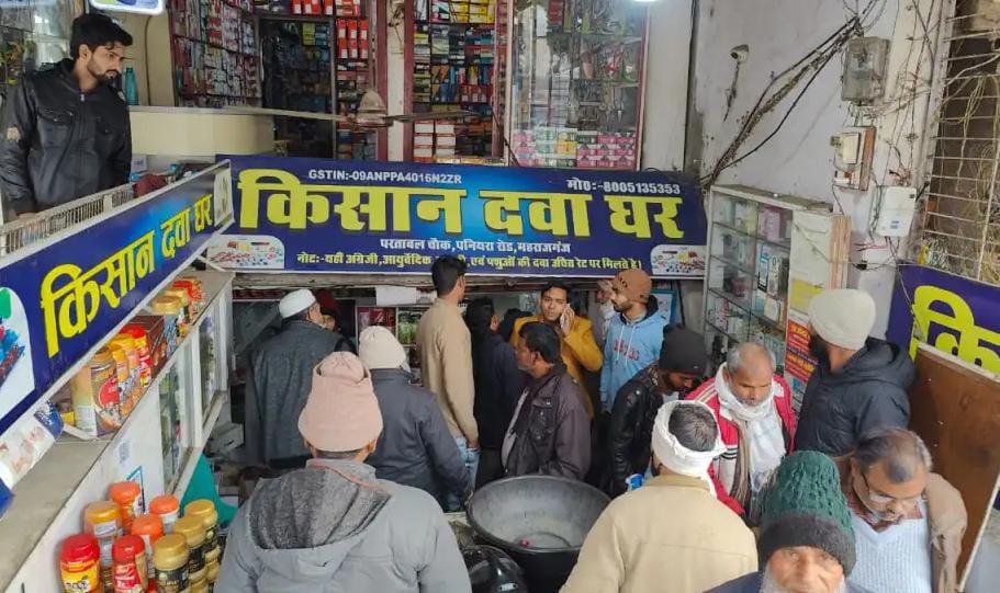 दवा की दुकान में चोरी