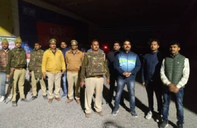 सोनभद्र पुलिस  वअंतरराज्यीय लुटेरों को एक सशस्त्र मुठभेड़