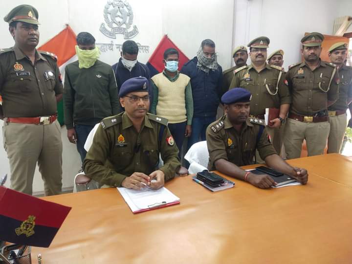 पुलिस की गिरफ्त में आरोपी