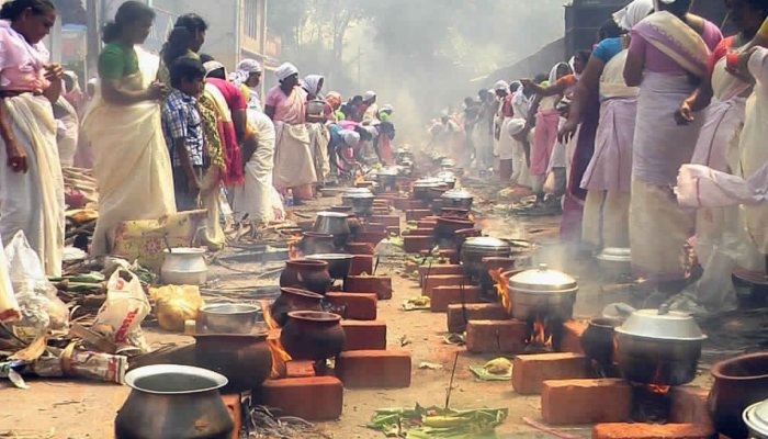 महिलाओं ने मनाया अट्टुकल पोंगाला