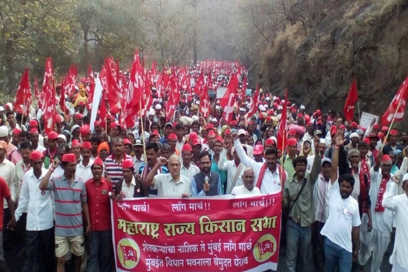 मुंबई की ओर बढ़ रहे आंदोलनकारी किसानों, आदिवासियों से एक और दौर की बातचीत करेगी सरकार