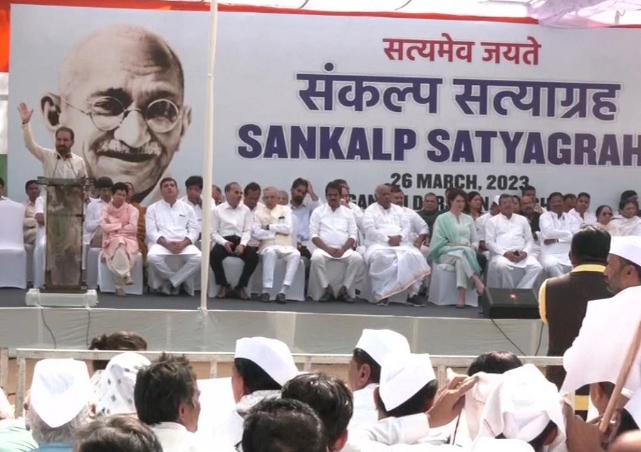 सत्याग्रह पर कांग्रेसी नेता