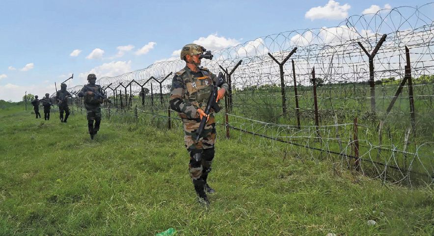 अन्य घुसपैठियों की तलाश जारी