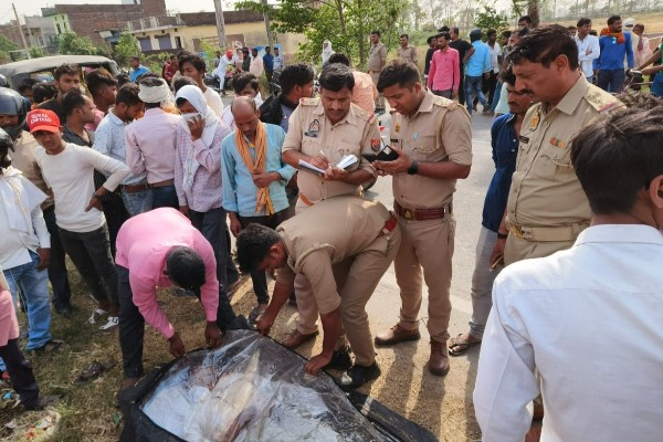 सड़क हादसे में पिता-पुत्र की मौत