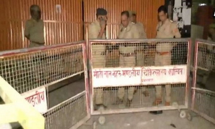 Police personnel at the scene after Atiq Ahmed and Ashraf were shot dead