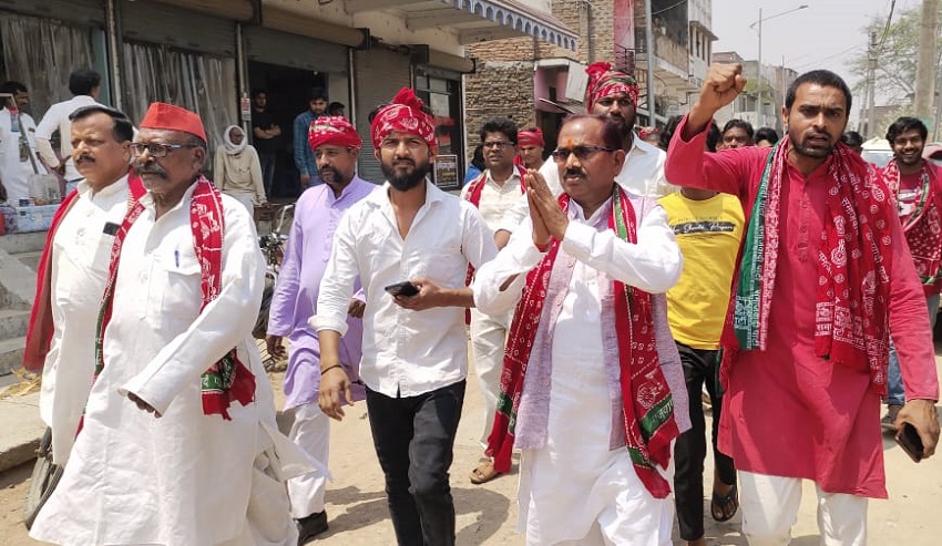 समाजवादी पार्टी के प्रत्याशी शिवनाथ मद्देशिया ने दलबल के साथ भरा नामंकन पत्र