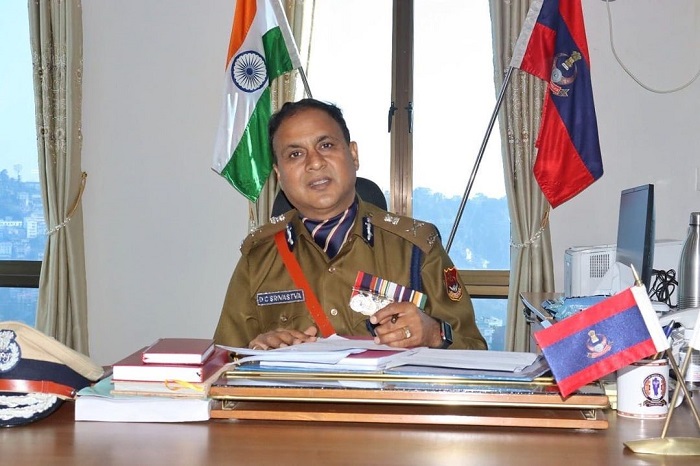 मिजोरम के पुलिस महानिदेशक  देवेश चंद्र श्रीवास्तव