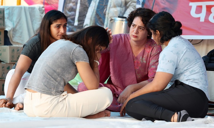 Priyanka Gandhi Vadra at Jantar Mantar