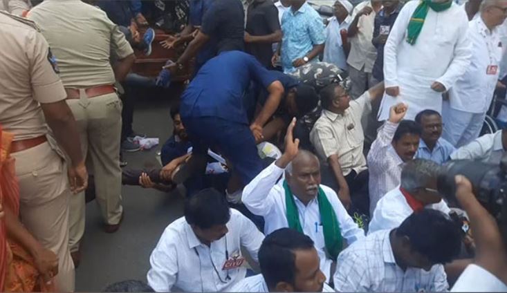 Farmer unions protesting against privatisation of Vizag steel plant