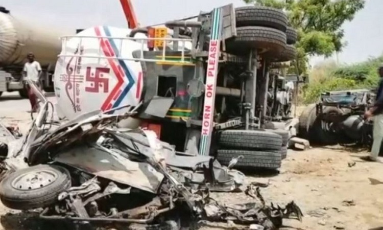 Visuals from the accident site