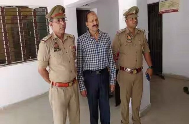 आजम खां का सहयोगी पूर्व पुलिस अधिकारी गिरफ्तार