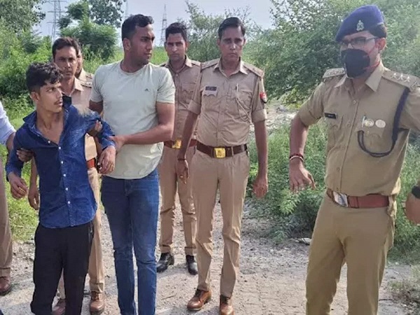 पुलिस की गिरफ्त में आरोपी