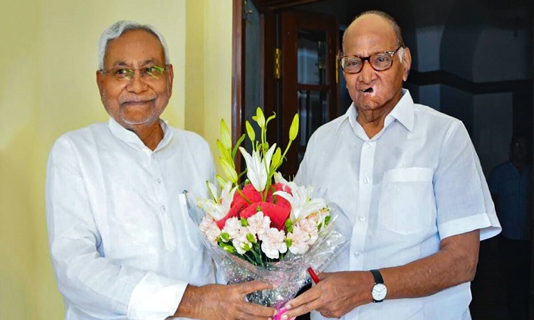 Nitish Kumar (L), Sharad Pawar