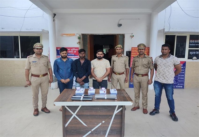 पुलिस की गिरफ्त में आरोपी