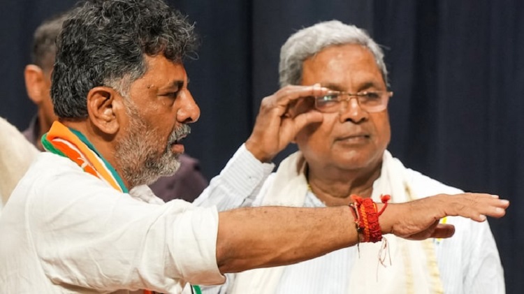 DK Shivakumar (left) and  Siddaramaiah