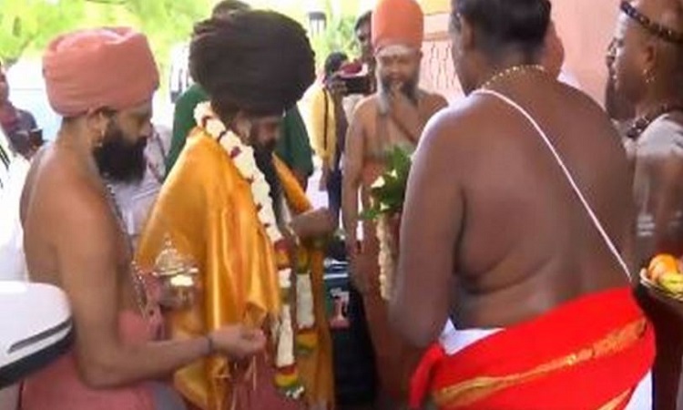 Seers of Dharmapuram Adheenam arrive in Delhi