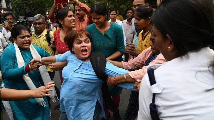 कांग्रेस नेताओं ने किया प्रदर्शन