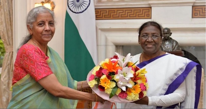 Finance Minister Sitharaman calls on President Droupadi Murmu in Rashtrapati Bhavan