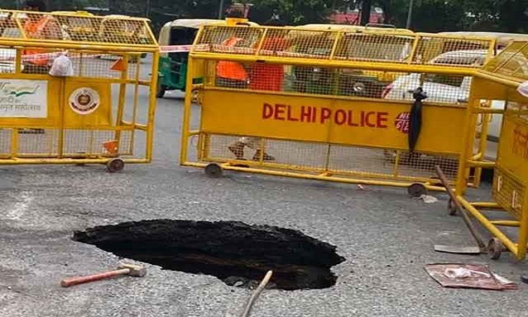 Road caves in near India Gate