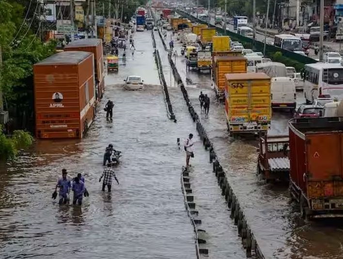 जलभराव से महत्वपूर्ण राजमार्ग बंद