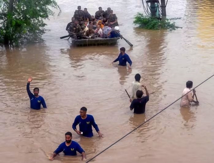 पंजाब और हरियाणा में राहत कार्य युद्ध स्तर पर जारी