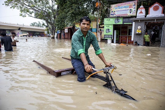 रेगुलेटर को क्षति के कारण आईटीओ में बाढ़,