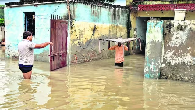 बाढ़ प्रभावित जिलों का निरीक्षण