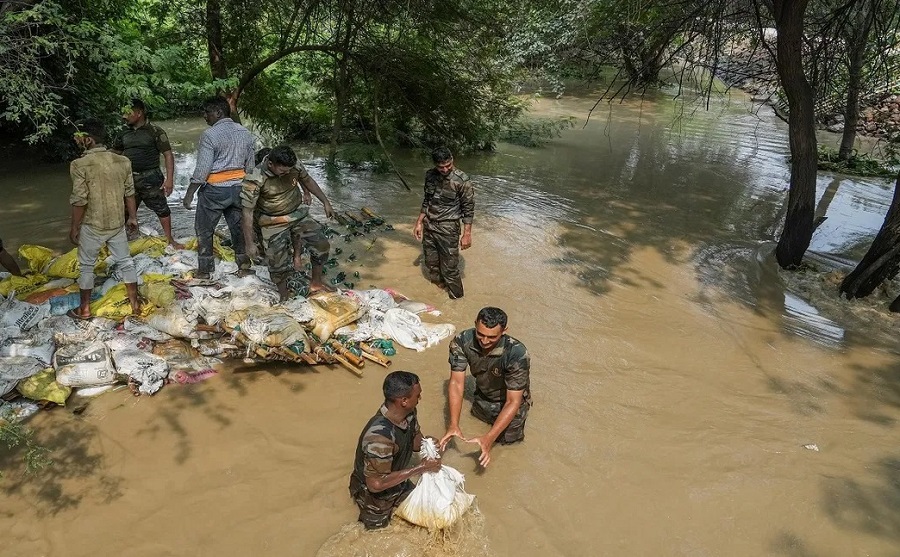 गोल्फ कोर्स में पानी में डूबने से तीन युवकों की मौत