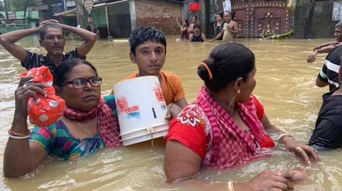 बाढ़ की स्थिति में मामूली सुधार